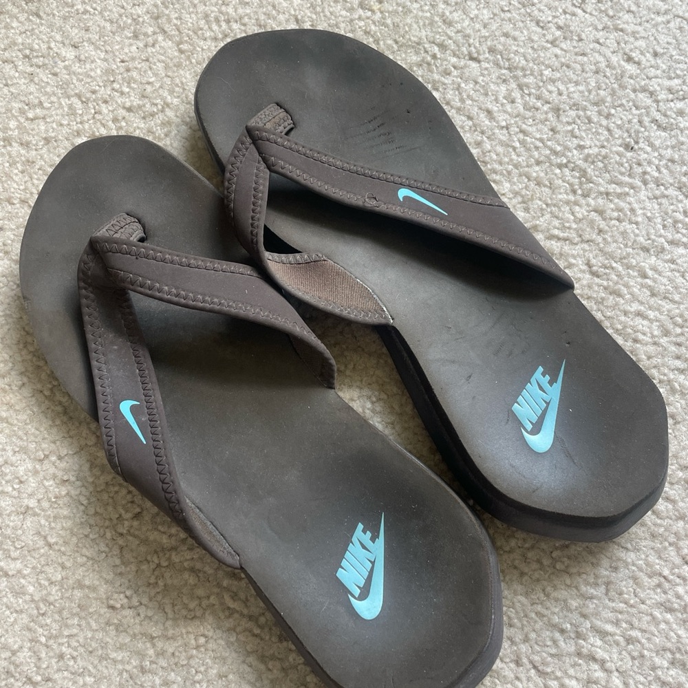 Nike black flip flops